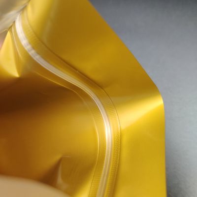 Supporto risigillabile della chiusura lampo sull'imballaggio matto del sacchetto dello spuntino stampato abitudine dei sacchetti