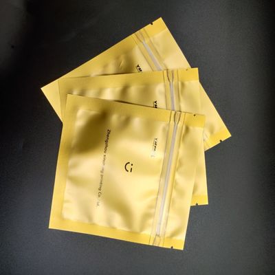 Supporto risigillabile della chiusura lampo sull'imballaggio matto del sacchetto dello spuntino stampato abitudine dei sacchetti