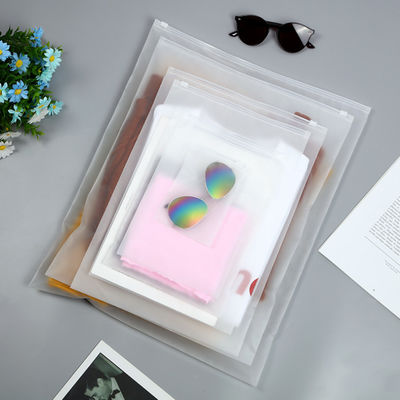 Borse di plastica della serratura dello zip del PE del PVC di serigrafia per i vestiti a prova d'umidità